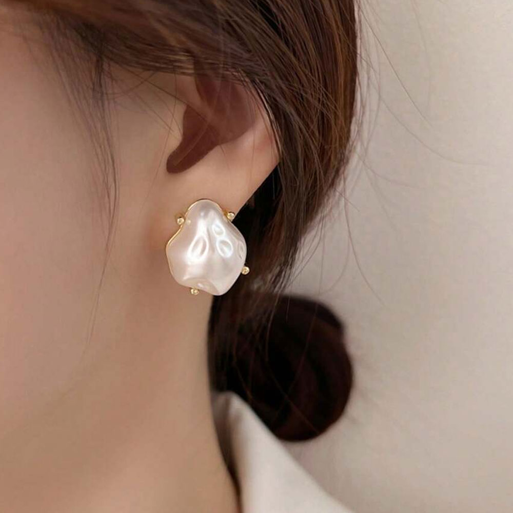 Divine Pearl Earrings