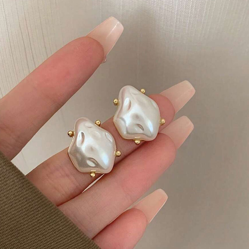 Divine Pearl Earrings