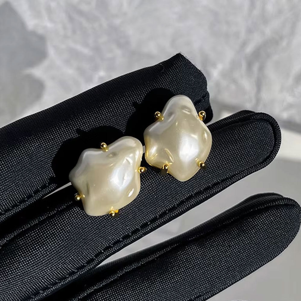 Divine Pearl Earrings