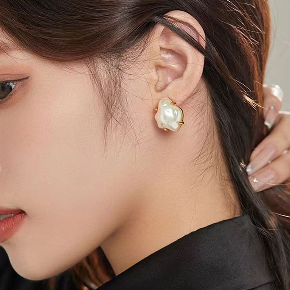 Divine Pearl Earrings