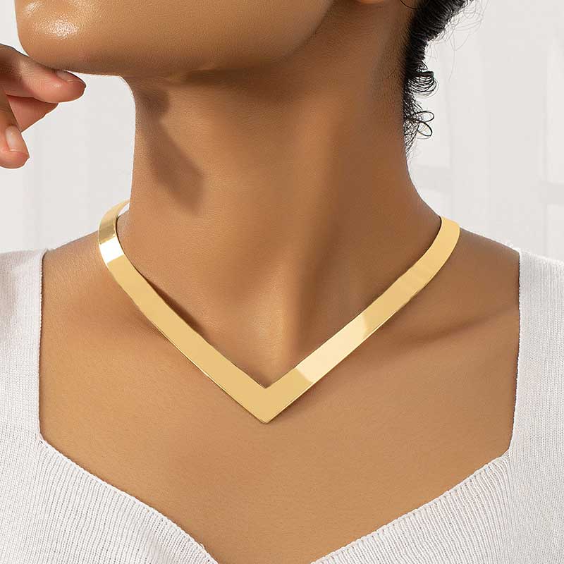 Sleek V-Curve Necklace