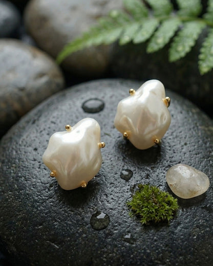 Divine Pearl Earrings