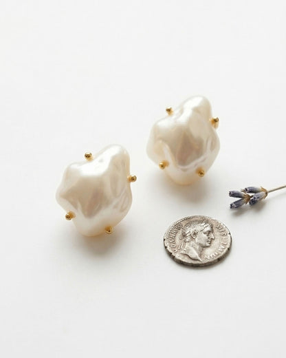 Divine Pearl Earrings