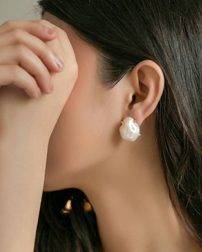 Divine Pearl Earrings