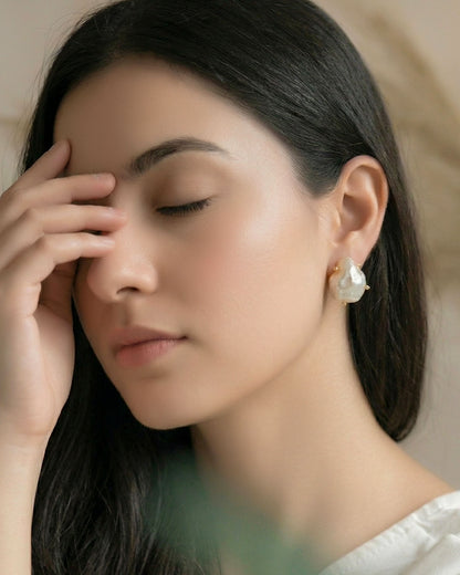 Divine Pearl Earrings
