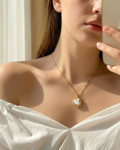 Pearl Drift Pendant Necklace